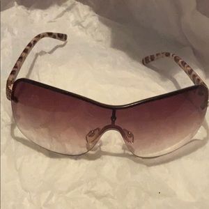 Steve Madden Sun Glasses {wore-but good condition}